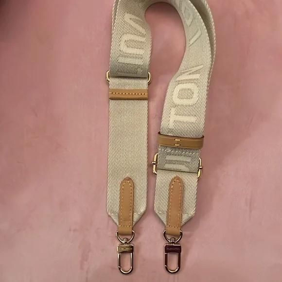 Louis Vuitton Coussin Crossbody Strap - Picture 4 of 5